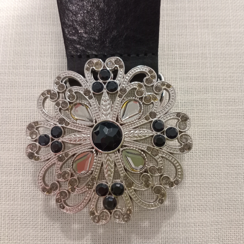 Tommy Hilfiger Women's Black Leather Belt Rhinestone Floral Buckle Size M